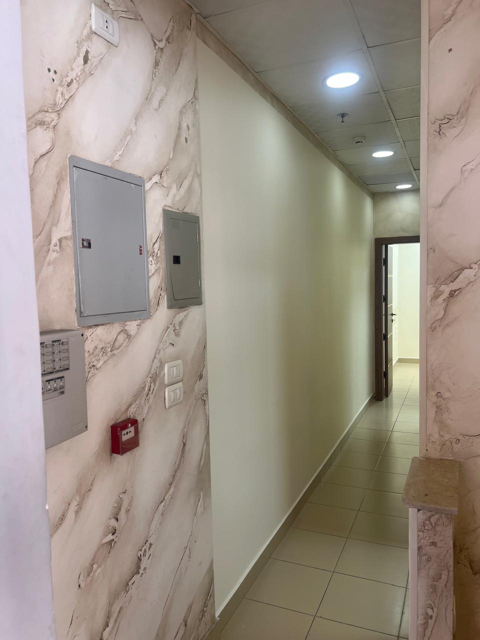 عيادة في مدينتي 42 م2 للإيجار قانون جديد 65,000 ج 